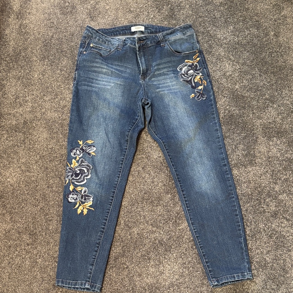 Kensie Blue Skinny Jeans with beautiful Floral Embroidery size12 great condition